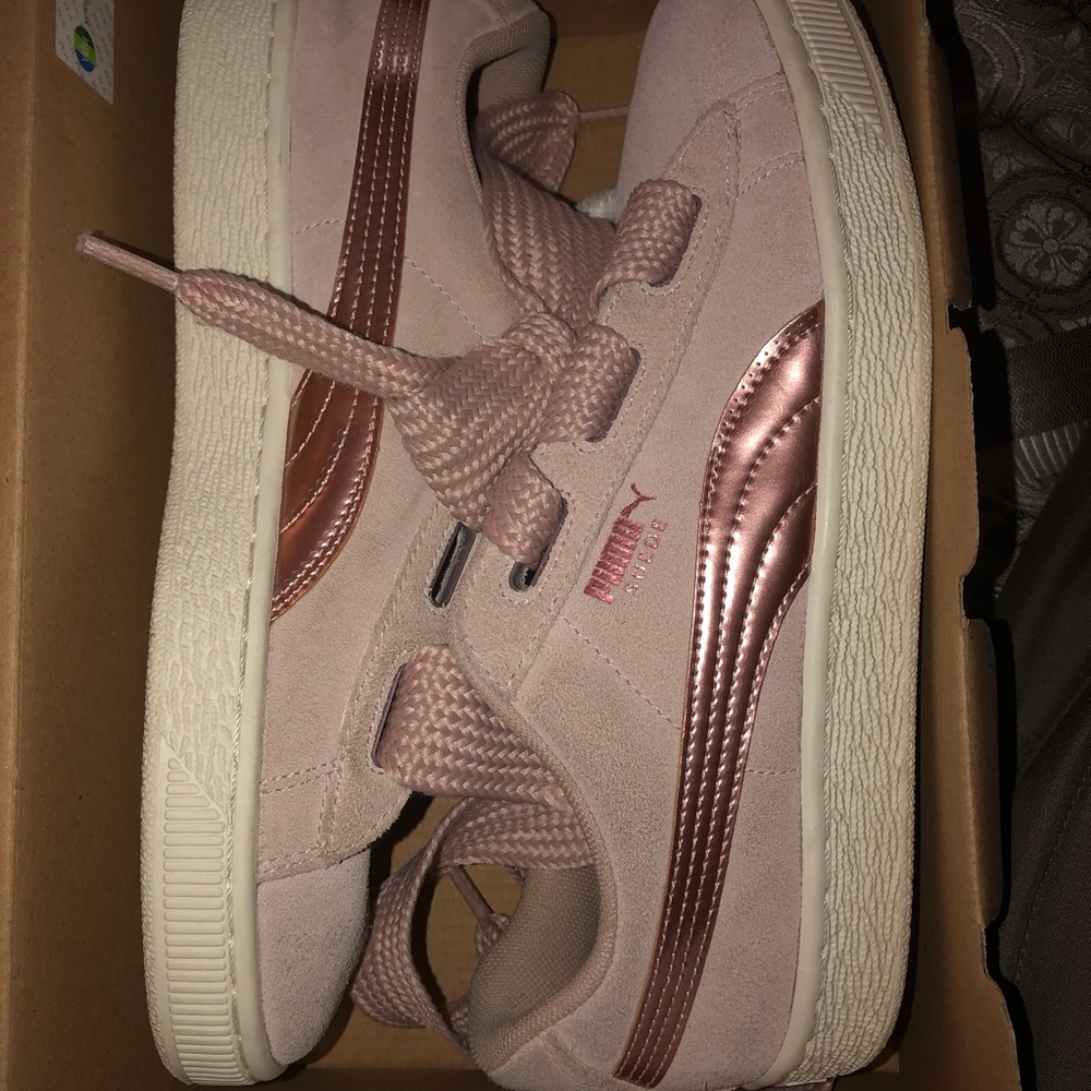 Basket heart pumas. Juniors sz 7.     9 in women’s